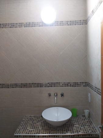 Salón y 3 departamentos en venta