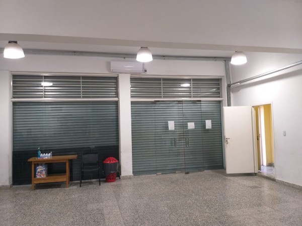 Salón y 3 departamentos en venta