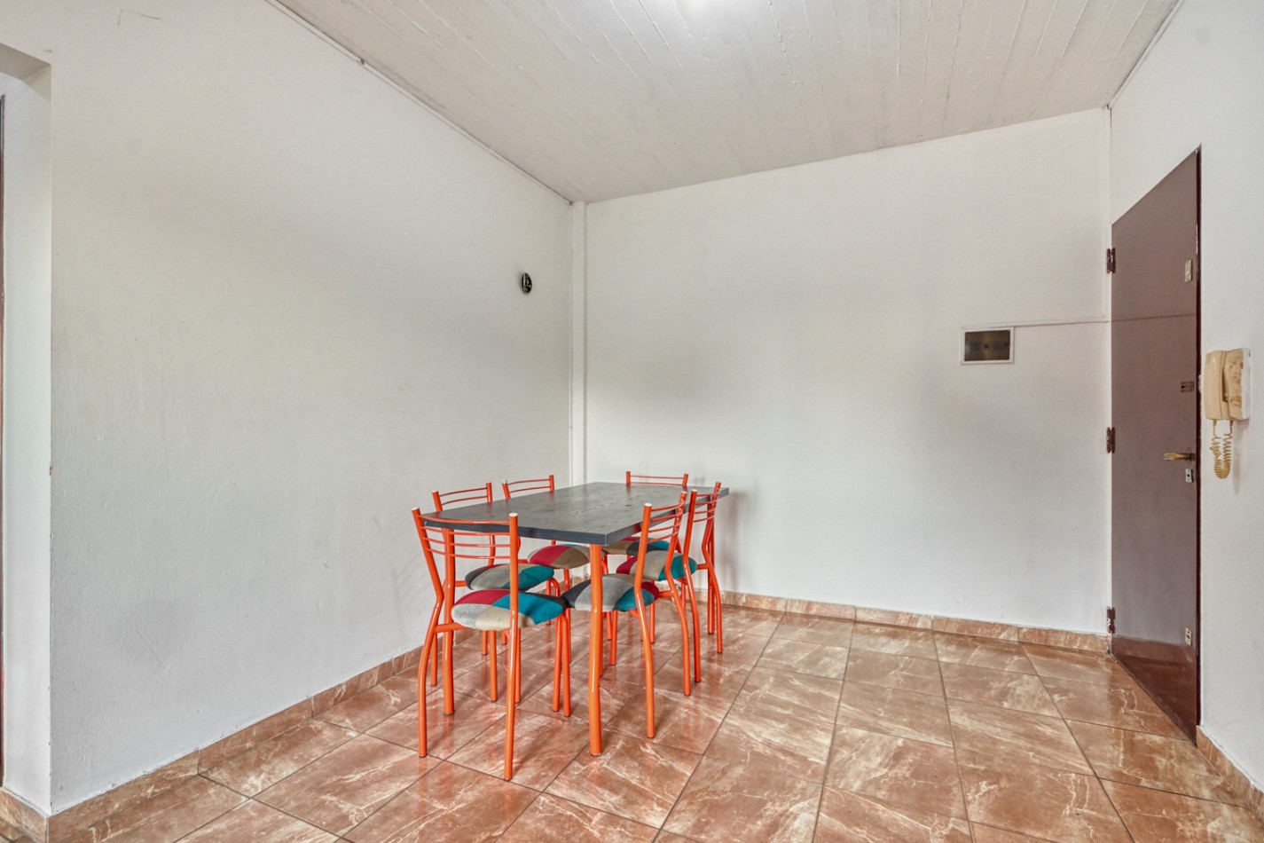 Departamento en venta, 3 amnbientes, 2° piso. Acepta permuta por vehiculo.