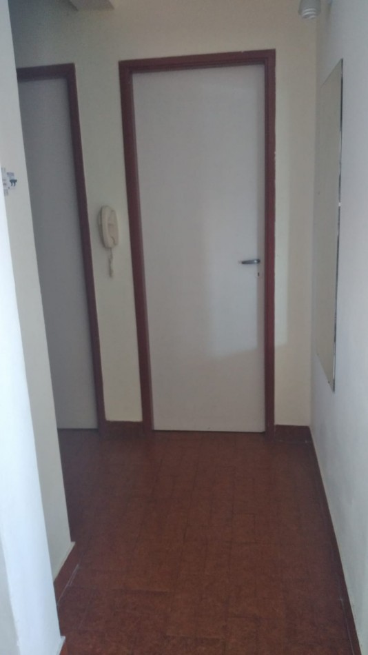 Departamento en venta Santa Teresita, 2 dormitorios, cocina, comedor, baño, terraza, 4° piso.