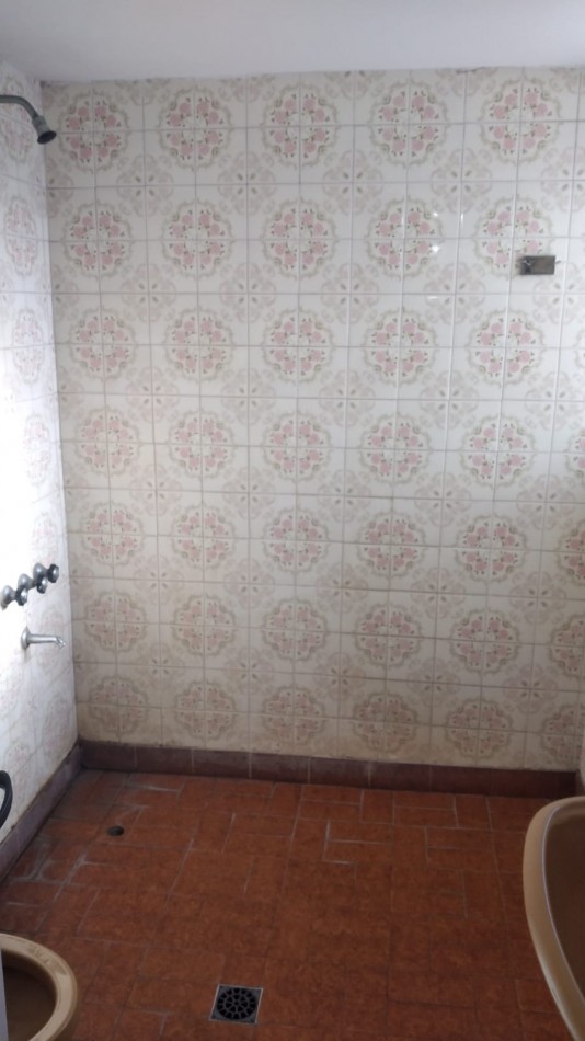 Departamento en venta Santa Teresita, 2 dormitorios, cocina, comedor, baño, terraza, 4° piso.