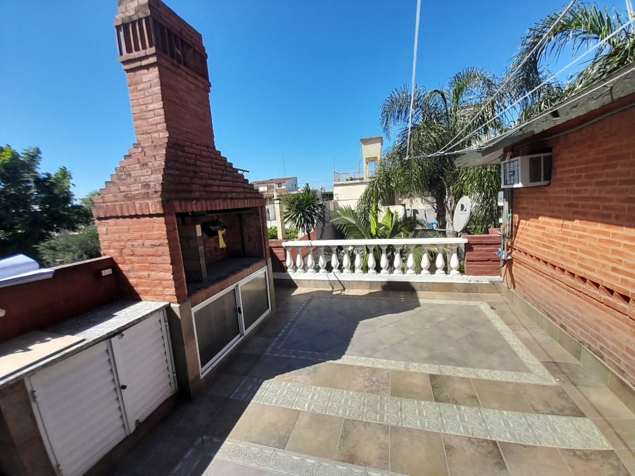 Vivienda multifamiliar sobre lote de 10 x 43,30 mts.