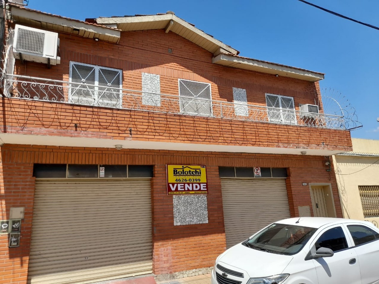 Vivienda multifamiliar sobre lote de 10 x 43,30 mts.