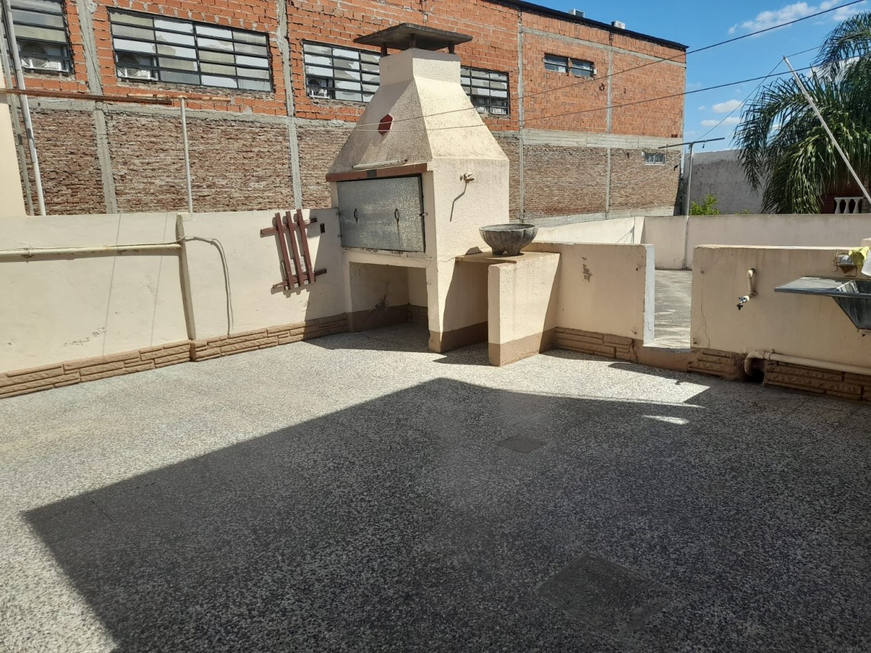 Vivienda multifamiliar sobre lote de 10 x 43,30 mts.