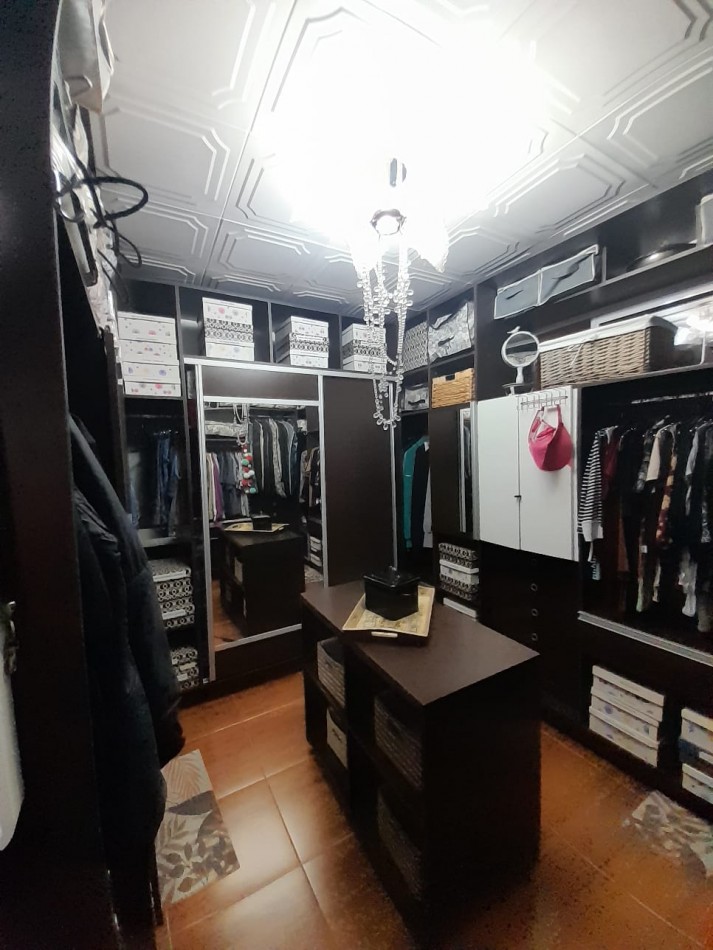 Vivienda multifamiliar sobre lote de 10 x 43,30 mts.