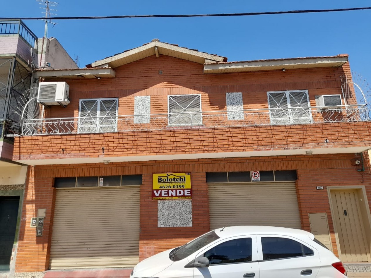 Vivienda multifamiliar sobre lote de 10 x 43,30 mts.