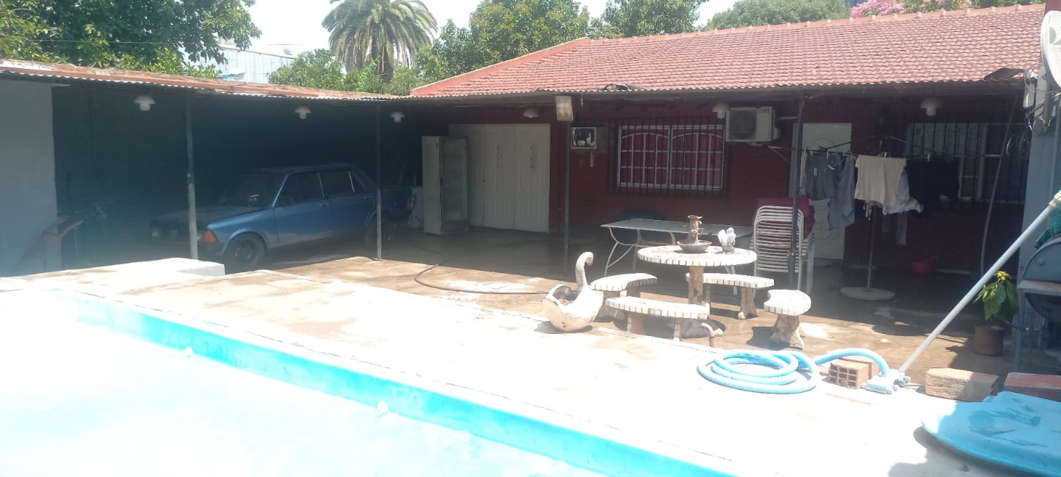 Casa en venta, 3 dormitorios, liv-comedor, cocina, baño, garage, patio y pileta de natacion.
