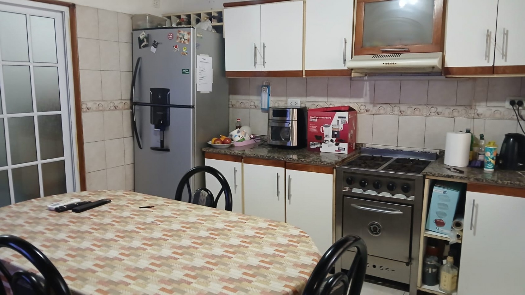 Casa en venta, 3 dormitorios, liv-comedor, cocina, baño, garage, patio y pileta de natacion.