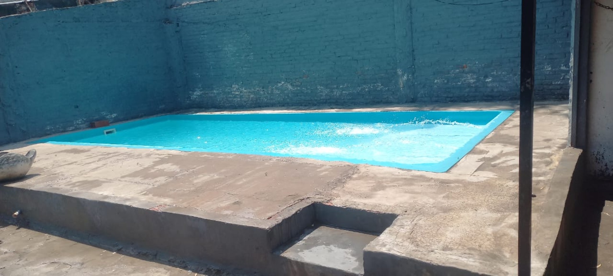 Casa en venta, 3 dormitorios, liv-comedor, cocina, baño, garage, patio y pileta de natacion.