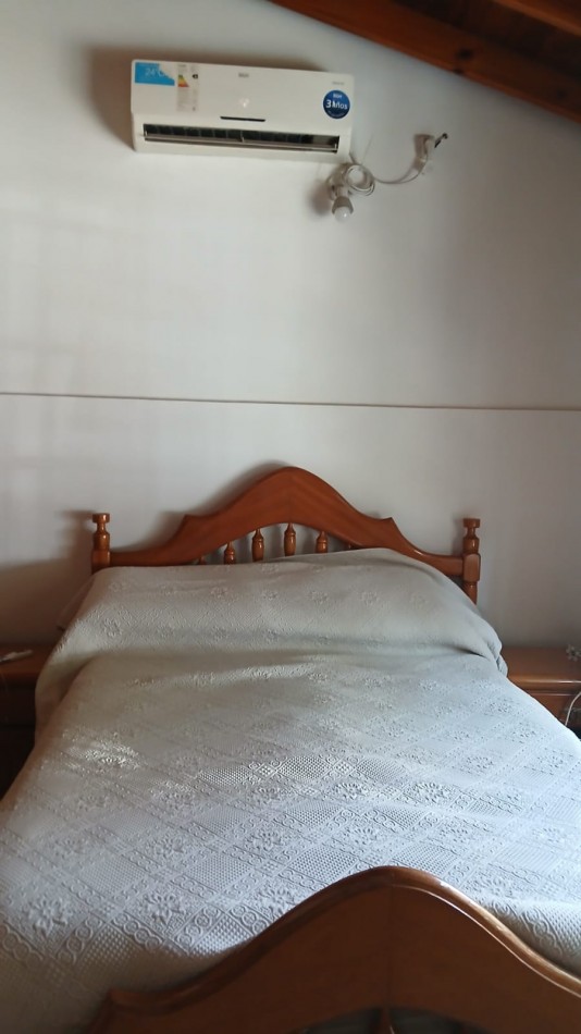 Casa en venta, 3 dormitorios, liv-comedor, cocina, baño, garage, patio y pileta de natacion.
