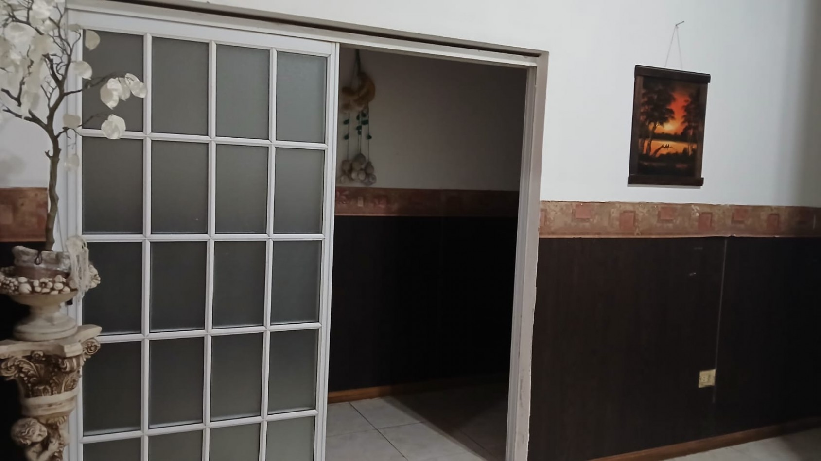 Casa en venta, 3 dormitorios, liv-comedor, cocina, baño, garage, patio y pileta de natacion.
