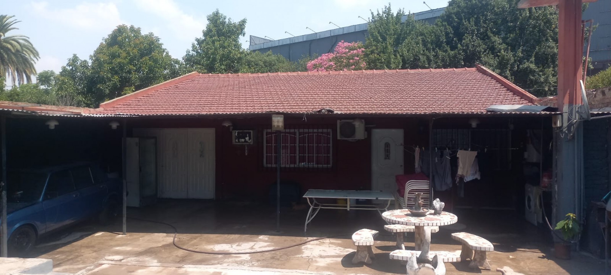 Casa en venta, 3 dormitorios, liv-comedor, cocina, baño, garage, patio y pileta de natacion.