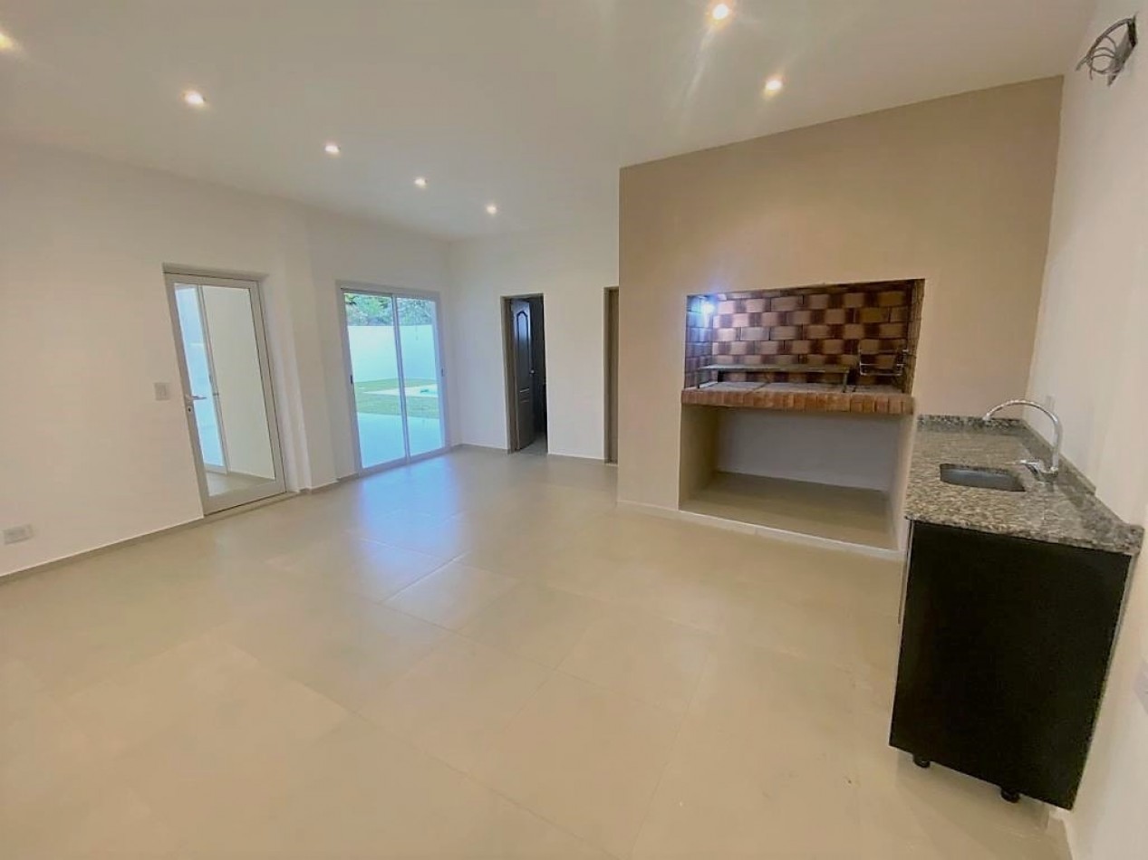Chalet a estrenar, Ciudad Evita, 1• Seccion 1•. Hermosa propiedad!!
