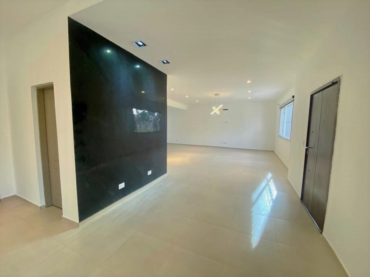 Chalet a estrenar, Ciudad Evita, 1• Seccion 1•. Hermosa propiedad!!