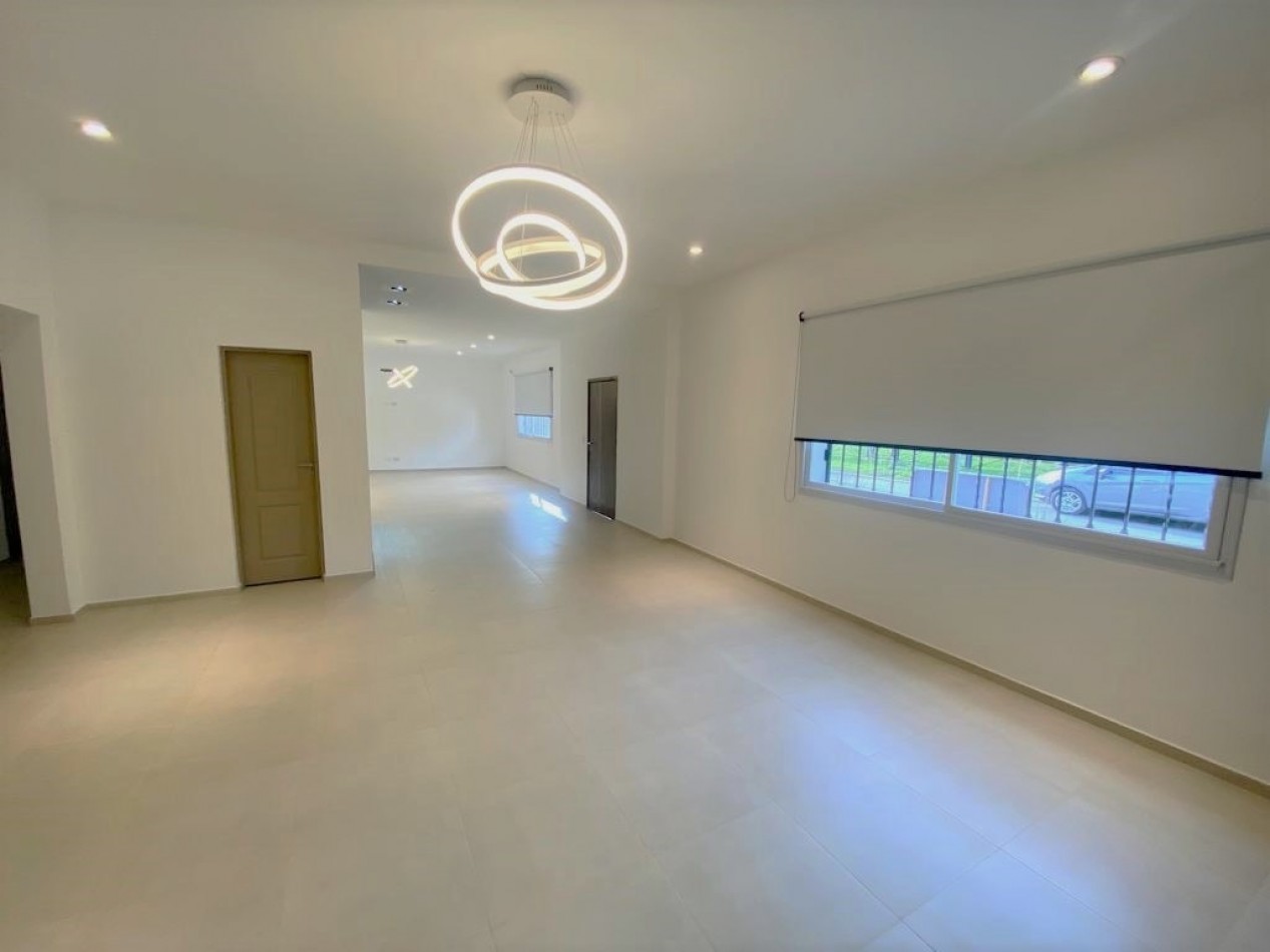 Chalet a estrenar, Ciudad Evita, 1• Seccion 1•. Hermosa propiedad!!