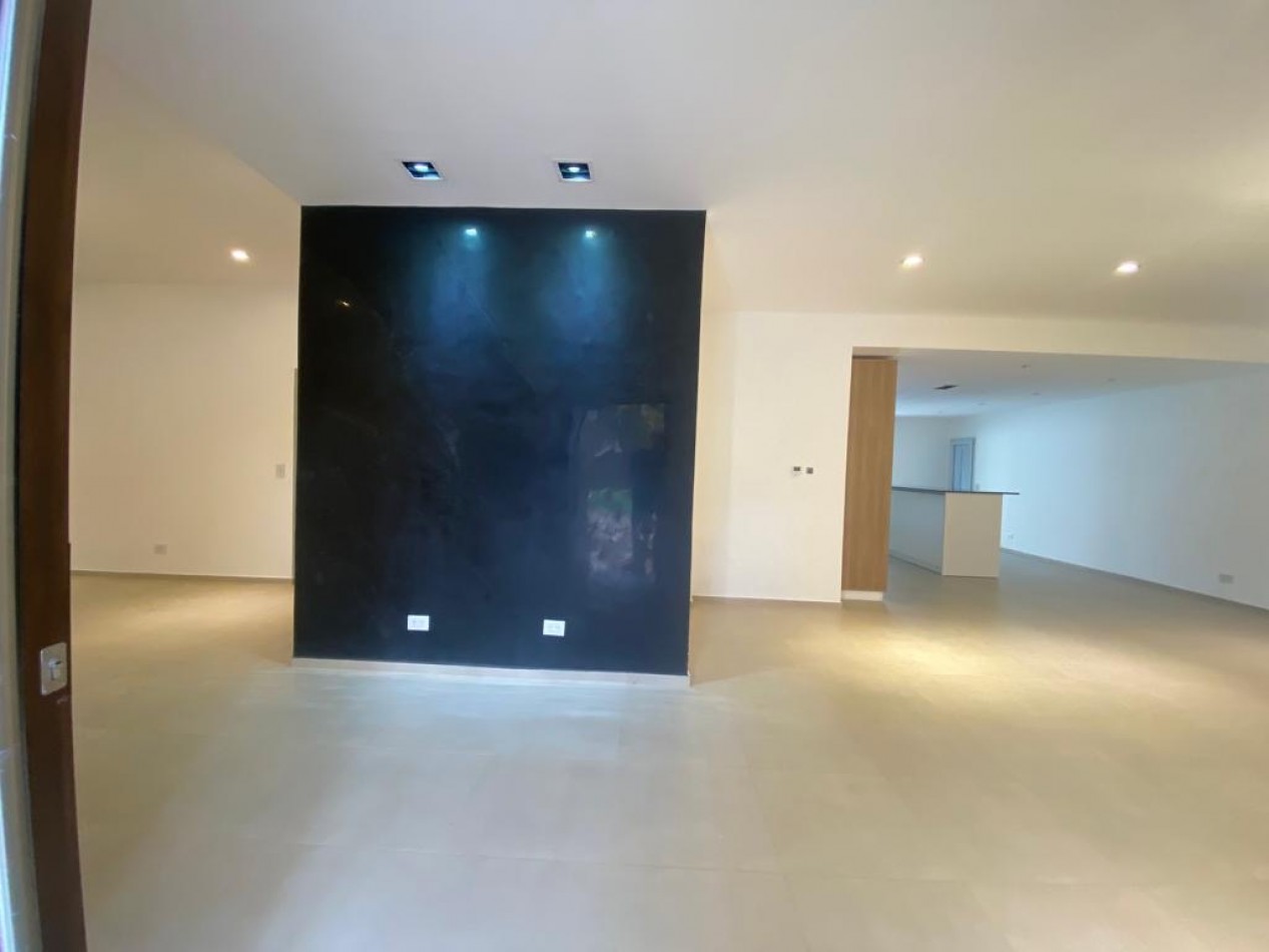 Chalet a estrenar, Ciudad Evita, 1• Seccion 1•. Hermosa propiedad!!