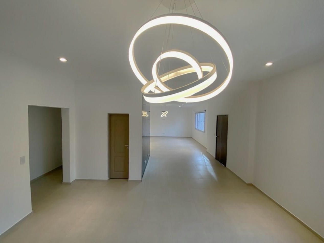 Chalet a estrenar, Ciudad Evita, 1• Seccion 1•. Hermosa propiedad!!