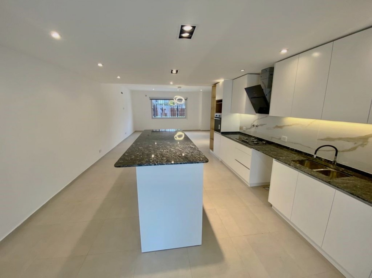 Chalet a estrenar, Ciudad Evita, 1• Seccion 1•. Hermosa propiedad!!