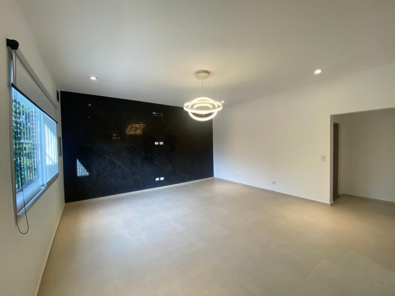 Chalet a estrenar, Ciudad Evita, 1• Seccion 1•. Hermosa propiedad!!