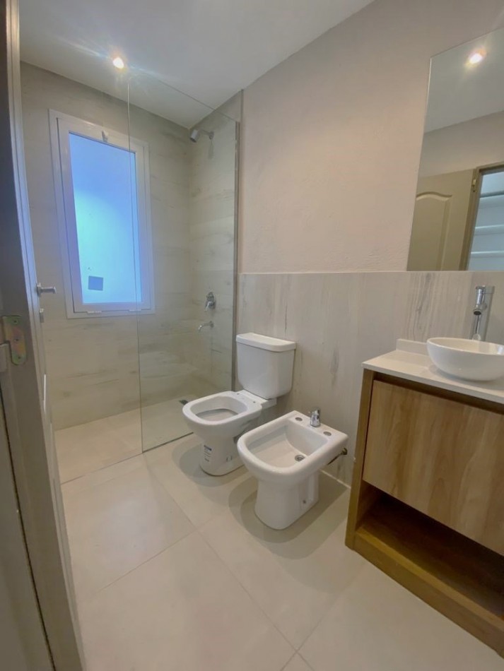 Chalet a estrenar, Ciudad Evita, 1• Seccion 1•. Hermosa propiedad!!