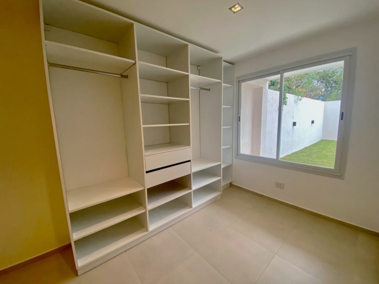 Chalet a estrenar, Ciudad Evita, 1• Seccion 1•. Hermosa propiedad!!