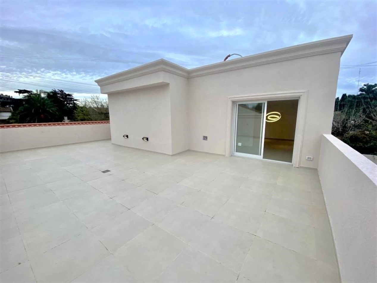 Chalet a estrenar, Ciudad Evita, 1• Seccion 1•. Hermosa propiedad!!