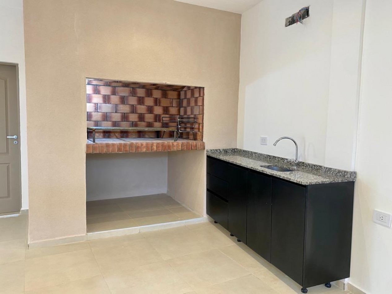 Chalet a estrenar, Ciudad Evita, 1• Seccion 1•. Hermosa propiedad!!