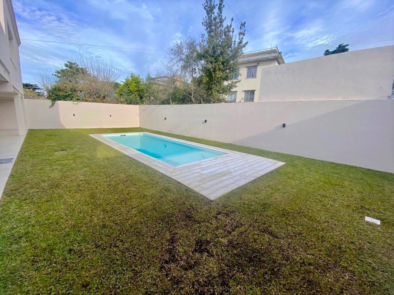 Chalet a estrenar, Ciudad Evita, 1• Seccion 1•. Hermosa propiedad!!