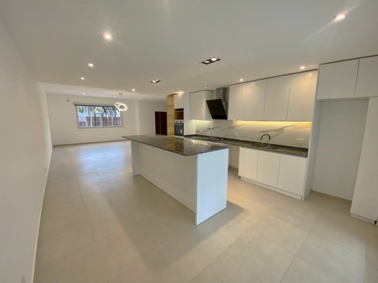 Chalet a estrenar, Ciudad Evita, 1• Seccion 1•. Hermosa propiedad!!
