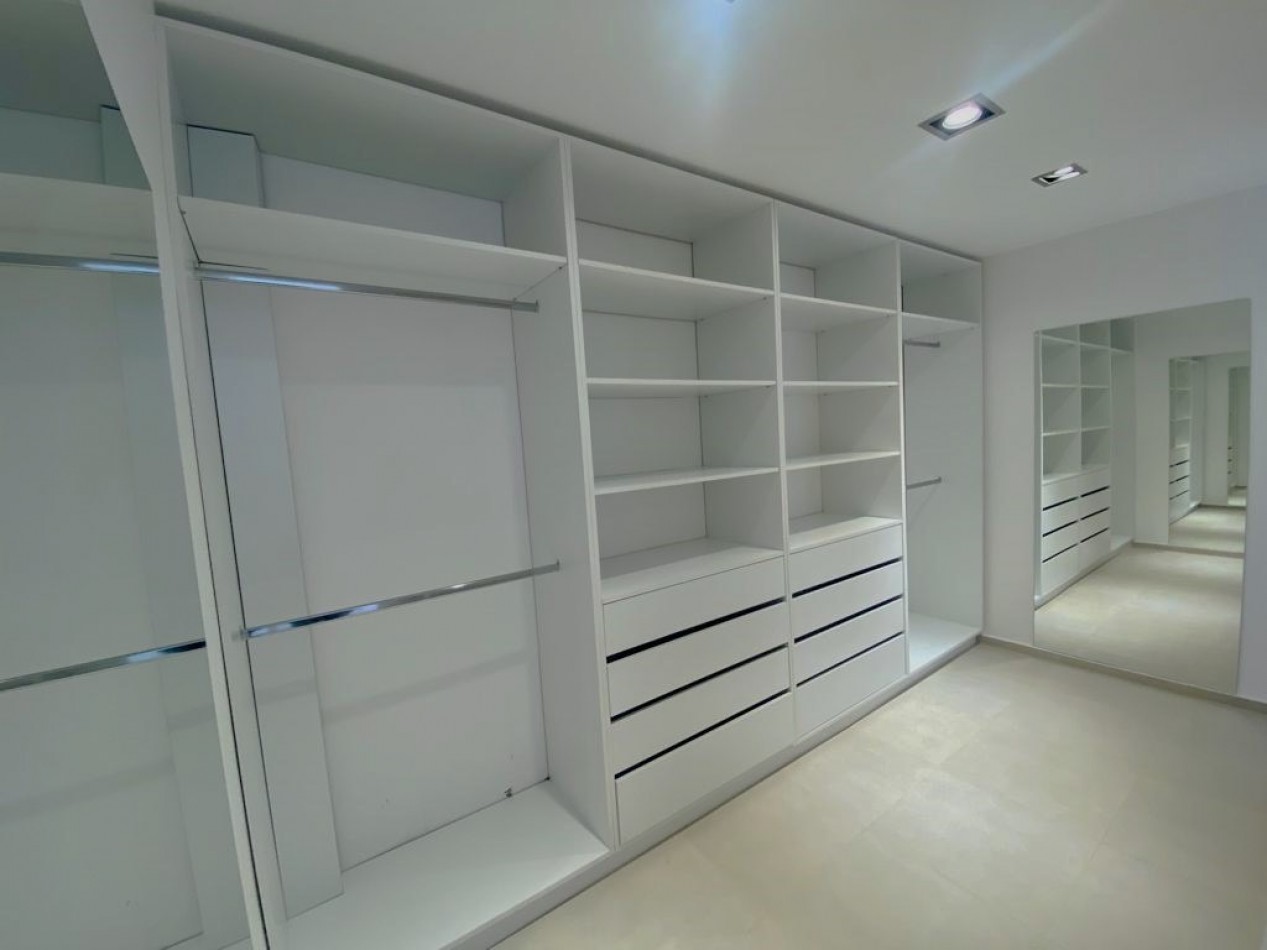 Chalet a estrenar, Ciudad Evita, 1• Seccion 1•. Hermosa propiedad!!