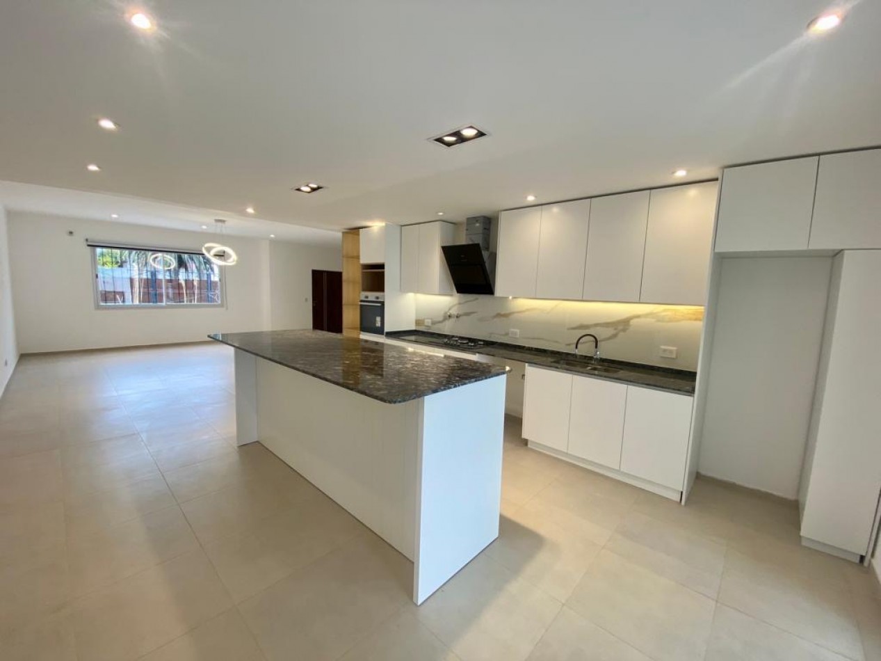 Chalet a estrenar, Ciudad Evita, 1• Seccion 1•. Hermosa propiedad!!