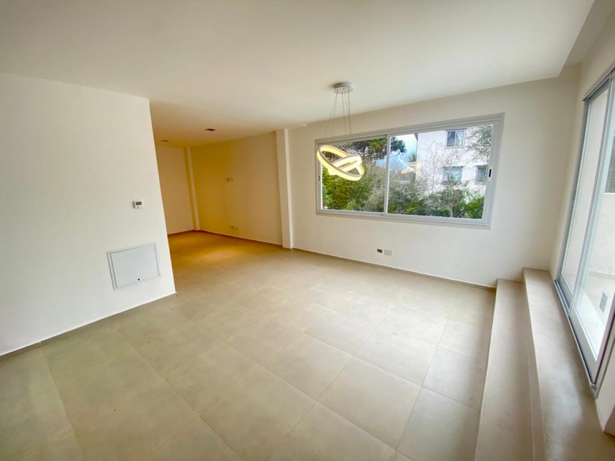 Chalet a estrenar, Ciudad Evita, 1• Seccion 1•. Hermosa propiedad!!