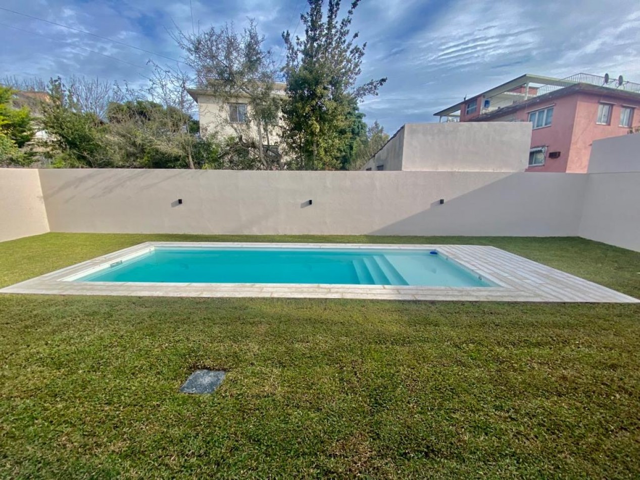 Chalet a estrenar, Ciudad Evita, 1• Seccion 1•. Hermosa propiedad!!