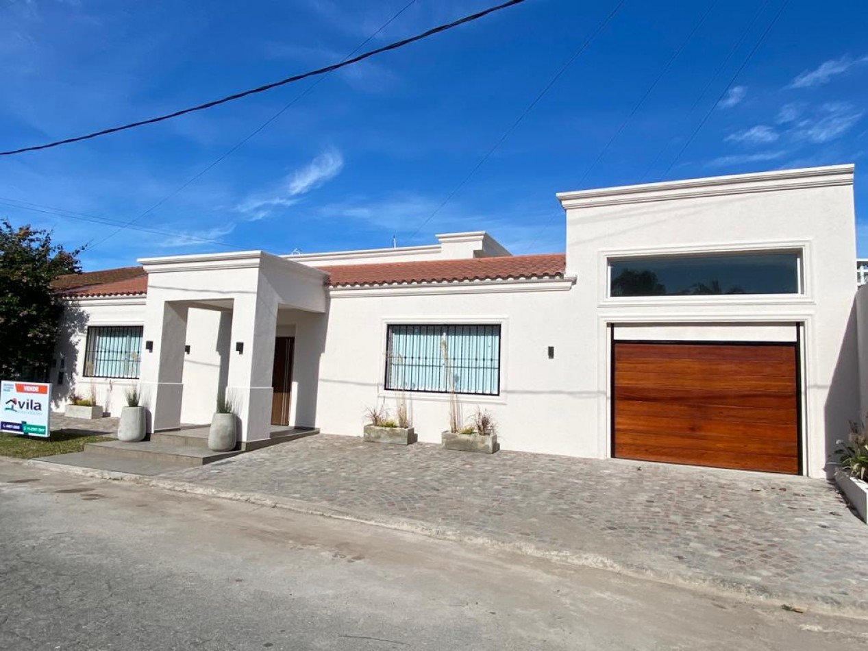 Chalet a estrenar, Ciudad Evita, 1• Seccion 1•. Hermosa propiedad!!