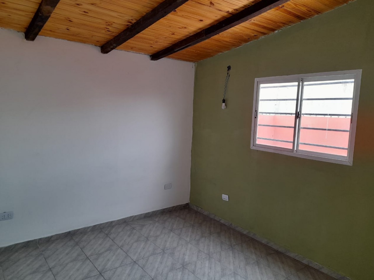 Departamento en alquiler. Laferrere Sur, 1 dormitorio, cocina-comedor, baño y patio.
