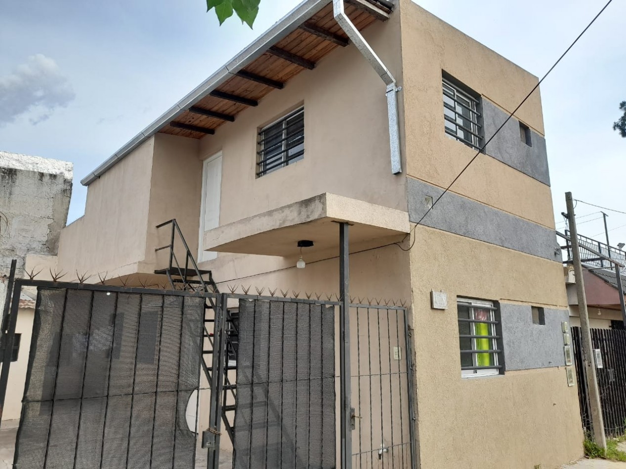 Departamento en alquiler. Laferrere Sur, 1 dormitorio, cocina-comedor, baño y patio.