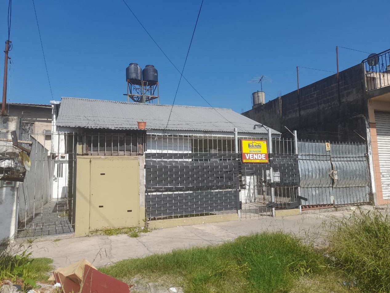 Vivienda multi familiar, Laferrere Centro, tres viviendas sobre lote de 200 m²