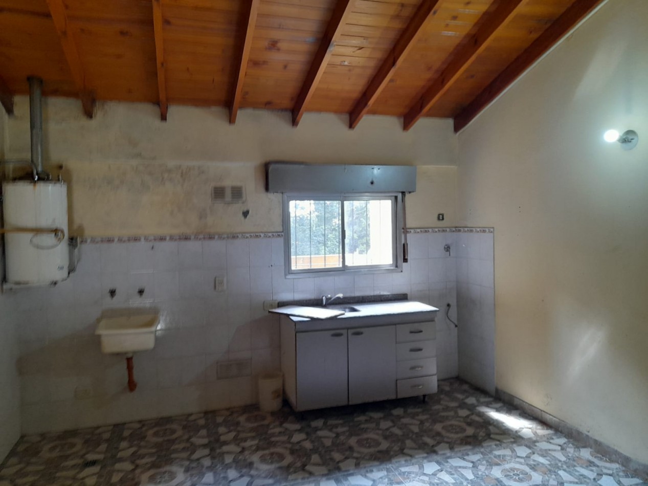 Departamento en alquiler. Laferrere km 24.700, un dormitorio, cocina-comedor y baño.