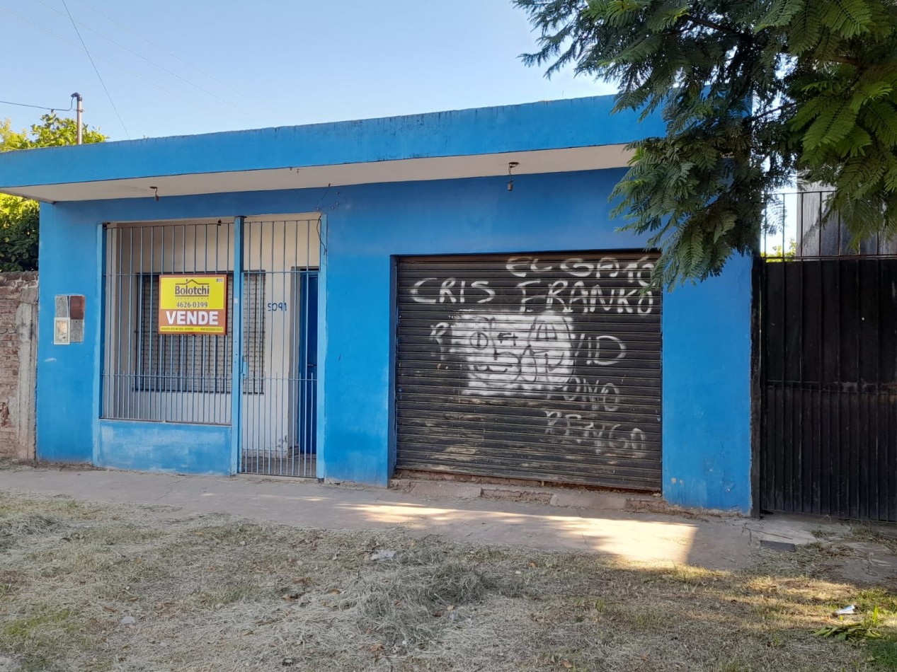 Casa en venta Laferrere de tres ambientes. Todos los servicios.