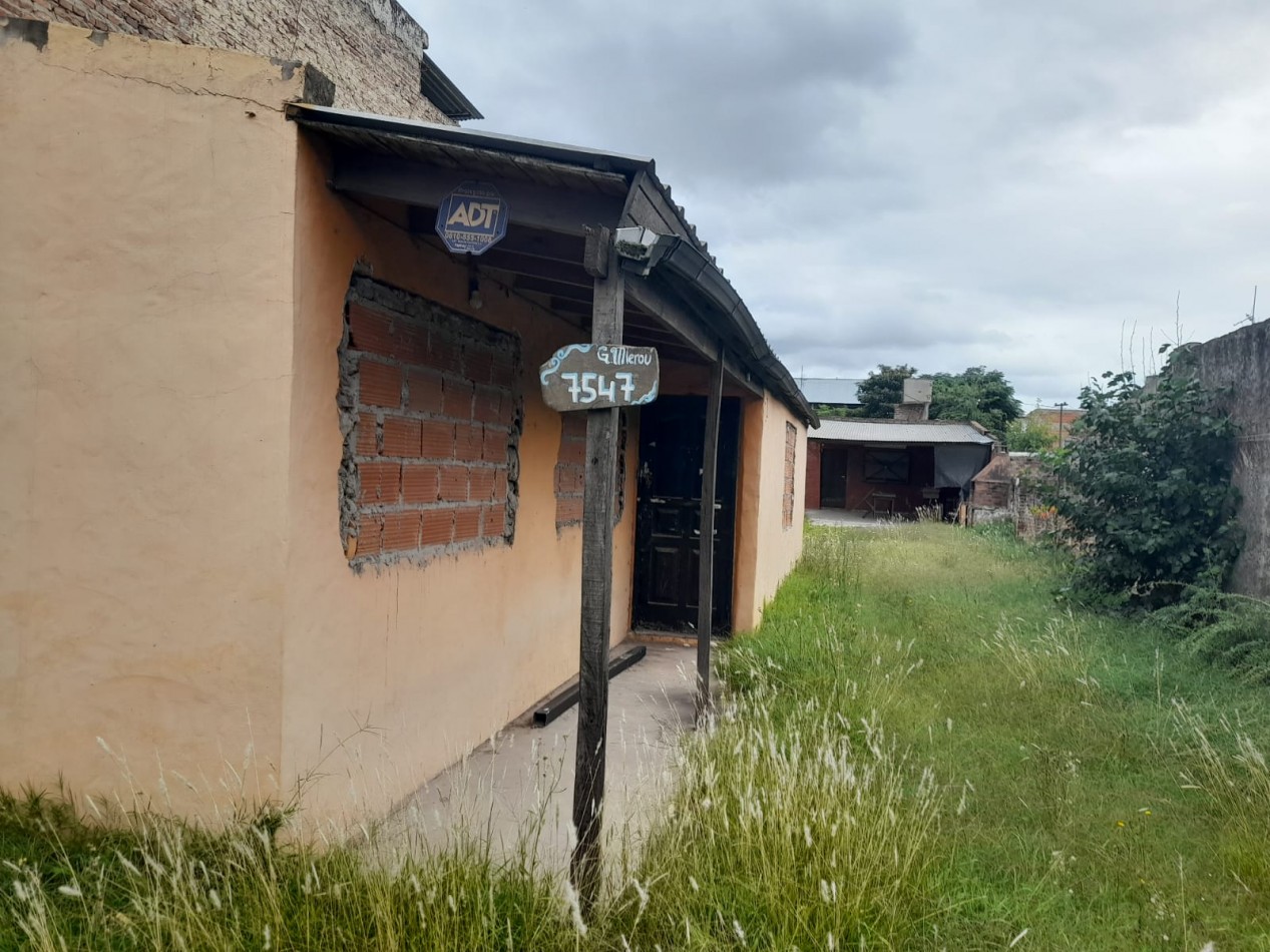 Casa en venta en Gregorio de Laferrere. Lote de 449 m²