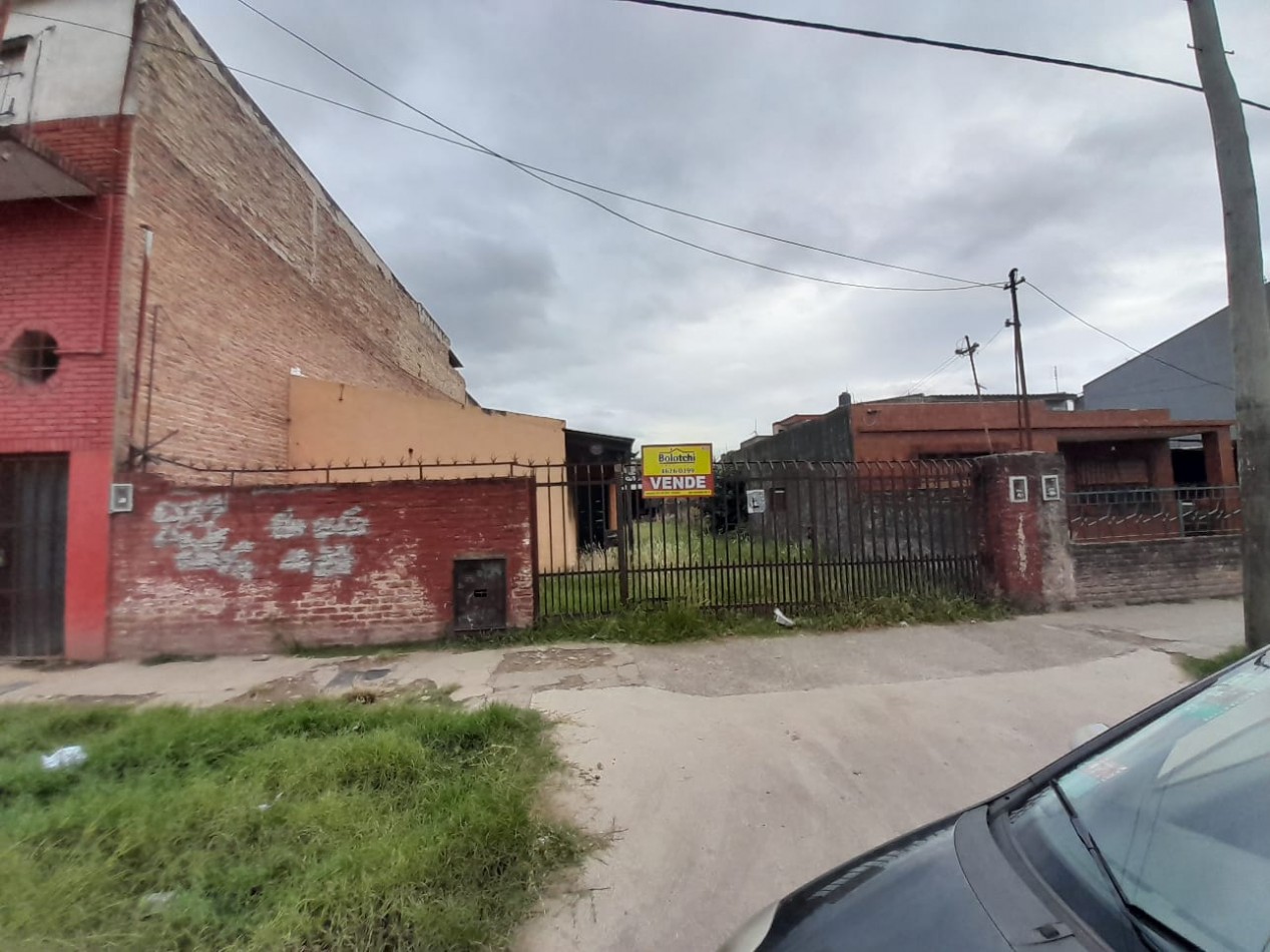 Casa en venta en Gregorio de Laferrere. Lote de 449 m²
