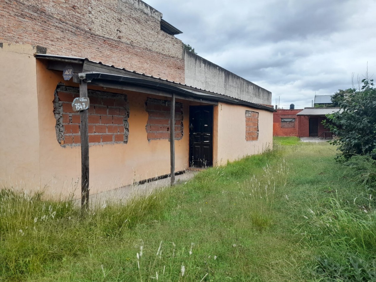 Casa en venta en Gregorio de Laferrere. Lote de 449 m²