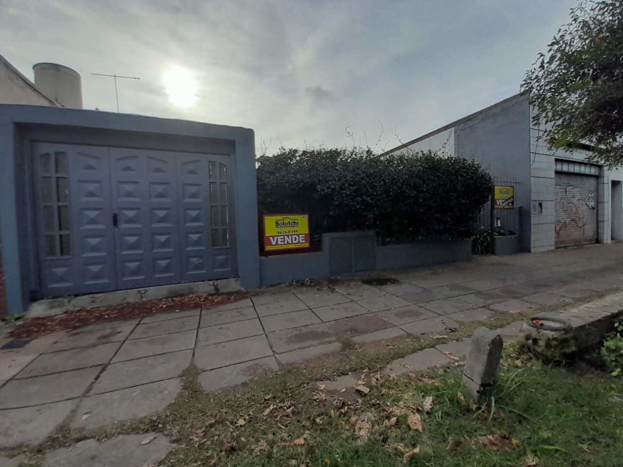Casa en venta, sobre lote de 203 m2, 2 viviendas en zona ideal explotacion comercial.