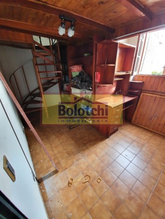 Excelente vivienda multifamiliar con local. Lote 330 m2. (Se escuchan ofertas)