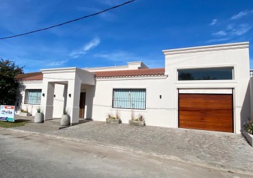 Chalet a estrenar, Ciudad Evita, 1• Seccion 1•. Hermosa propiedad!!