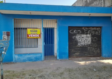 Casa en venta Laferrere de tres ambientes. Todos los servicios.