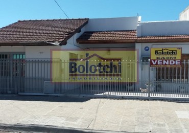 Casa en venta, 2 dormitorios, living-comedor, cocina, baño, garage.Lote 12 x 38,50 mts.