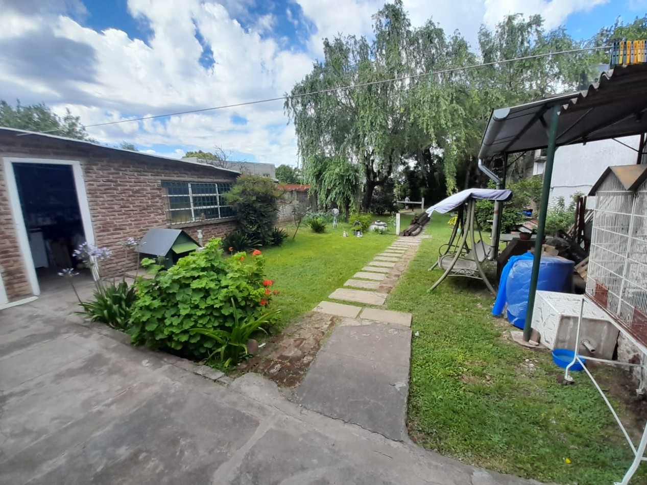 Excelente vivienda, sobre lote de 600 m2 en venta.