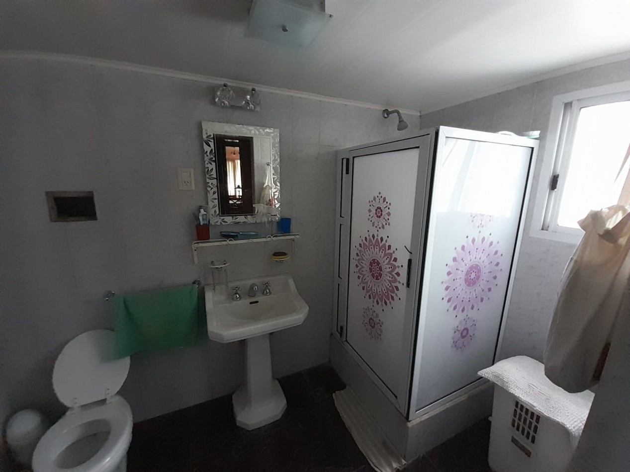 Excelente vivienda, sobre lote de 600 m2 en venta.