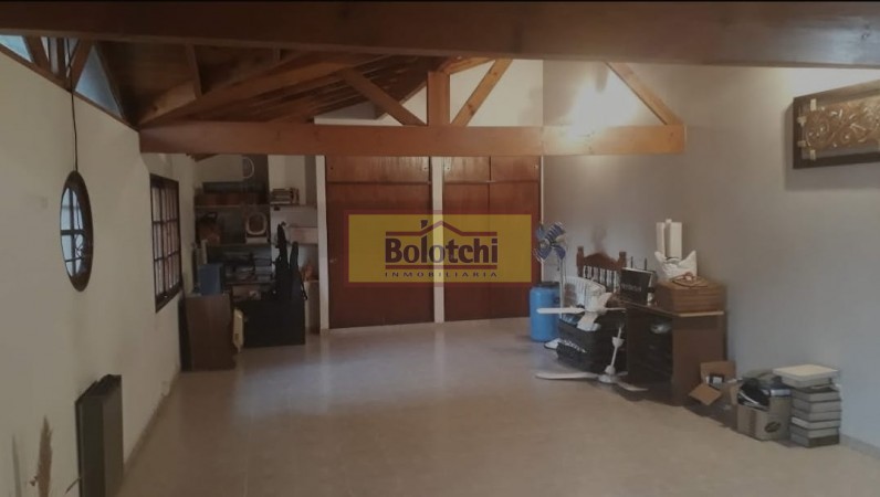 Chalet en venta, Ramos Mejia sobre calle Belgrano  N° 763, 7 ambientes lote 17,32 x 34,64 mts.